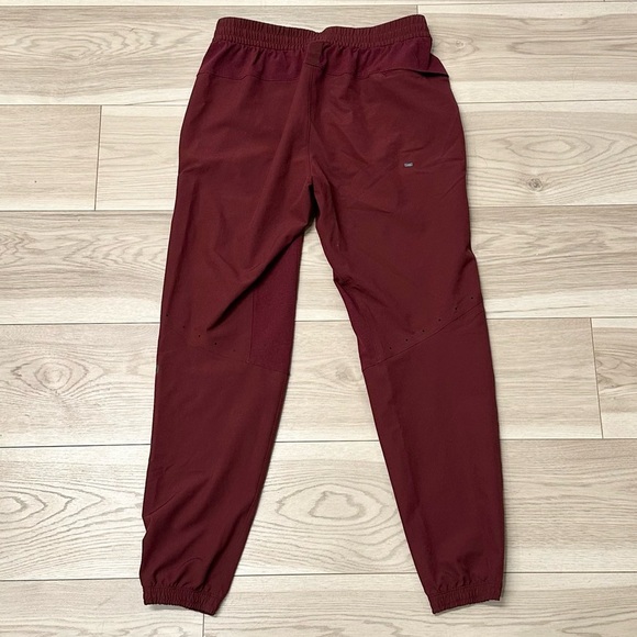 LIKE NEW Lululemon Men’s License to Train Joggers 29” - Picture 2 of 10